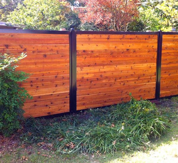 privacy-fence-ideas_0009_horizontal-wood-pickets